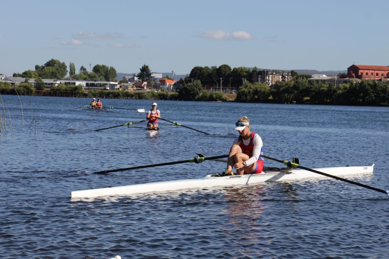 Selección Nacional de Remo desarrolla concentrado en Valdivia